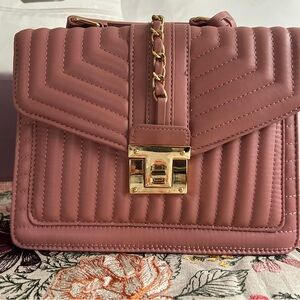 Elegant Quilted Shoulder Bag in Pink
